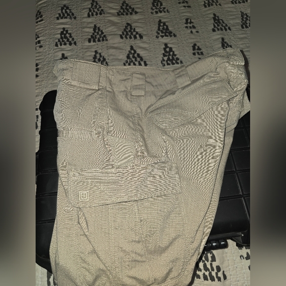 5.11 Tactical womens size 4 khaki pants - Picture 3 of 5